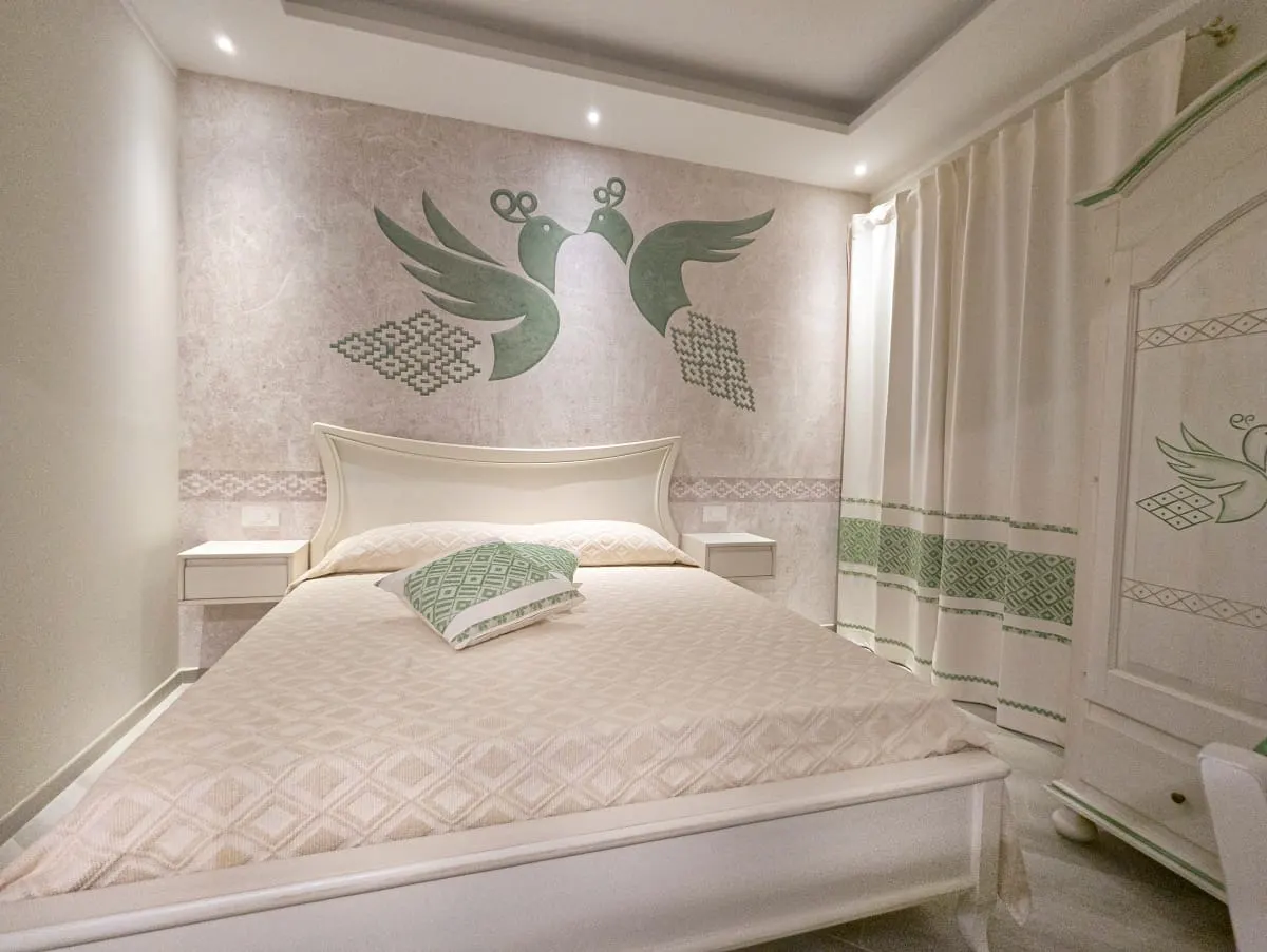 camera-pavoncelle-verdi-05-sa-pintadera-guest-house